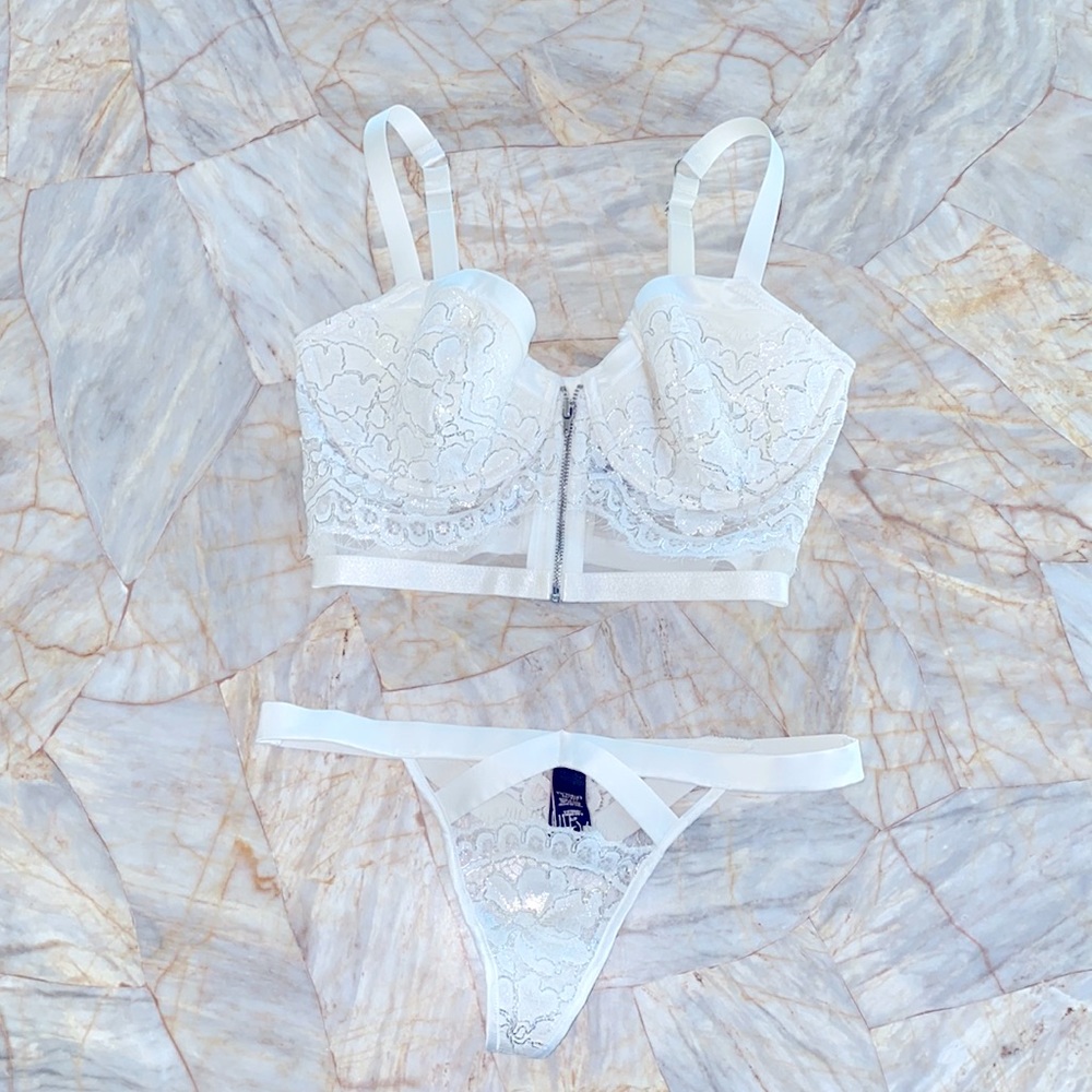 2 Pc Matching Set VS Very Sexy Fashion Show White Bra 34D + Panty Thong Small